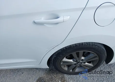 2018 Hyundai Elantra Value Edition z USA, uszkodzony, nr VIN 5NPD84LF0JH213925